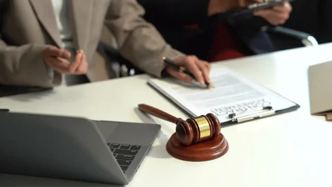 Consecuencias penales para los padres biológicos en una adopción irregular